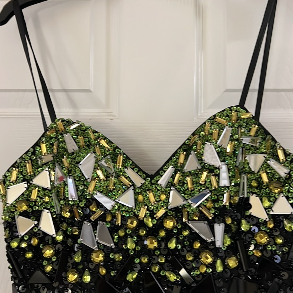 Short Black and Green Prom Dress with Elegant Design M - Picture 5 of 11